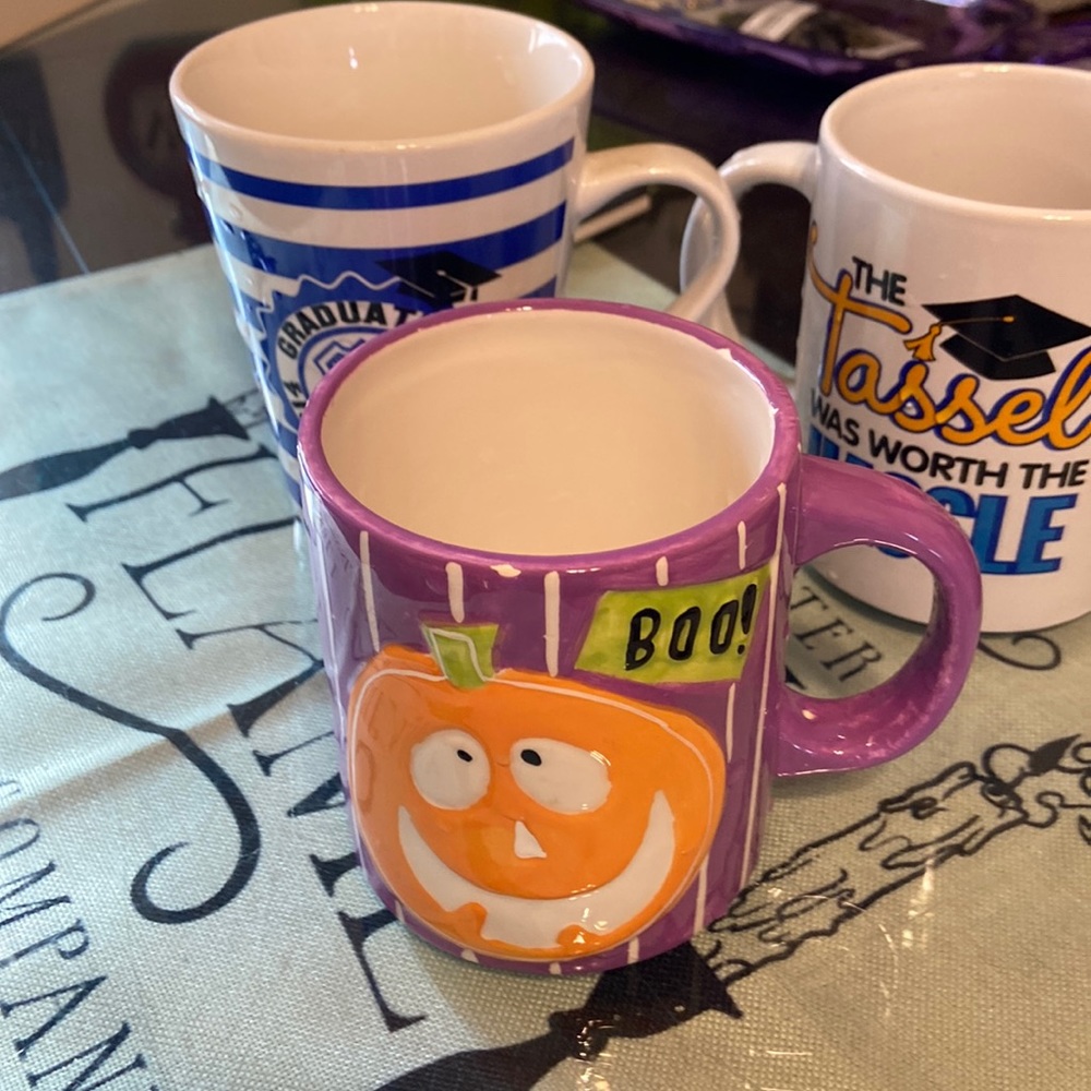 🖤 Set of three mugs